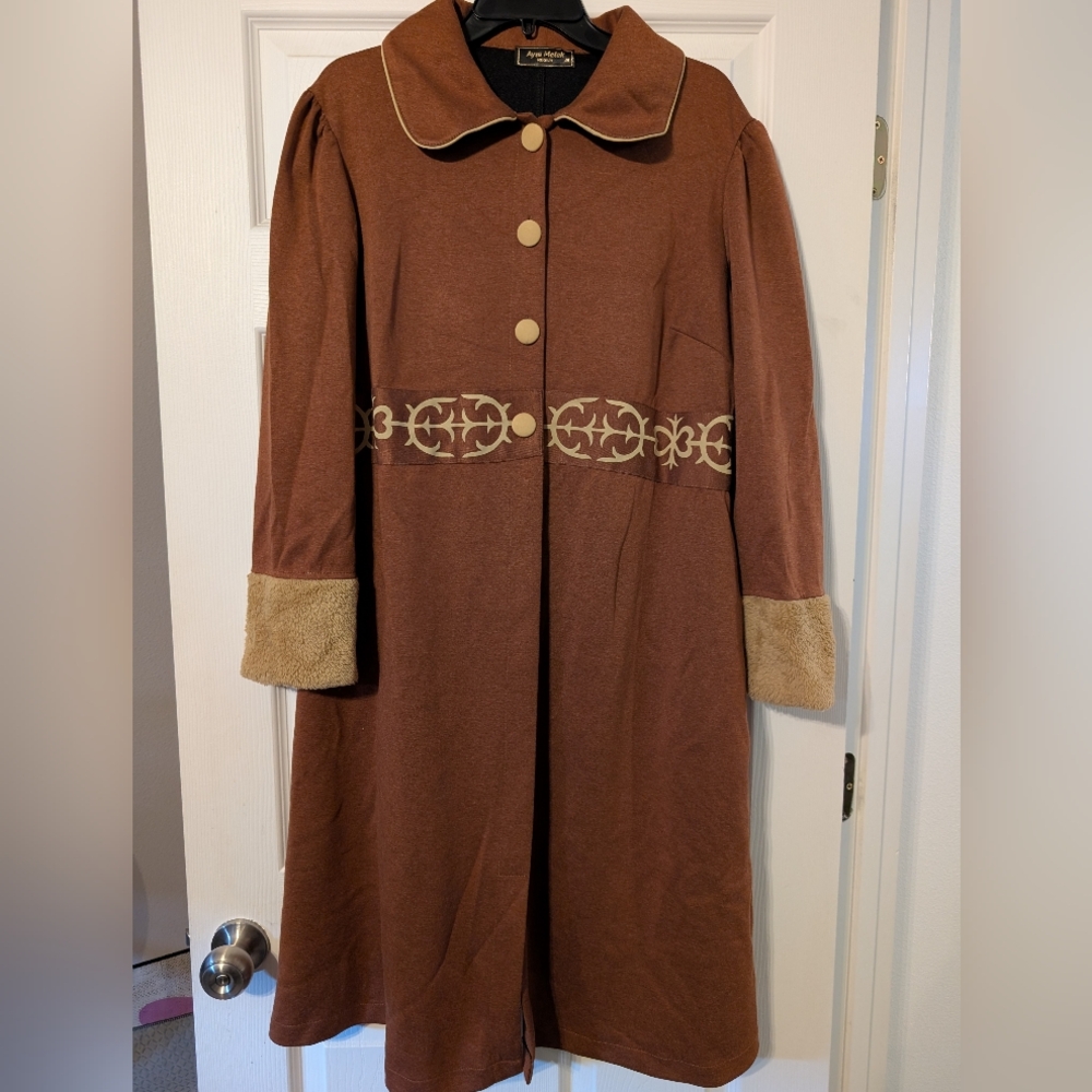 AYŞE MELEK TASARIM - Brown Coat with Gold Accents